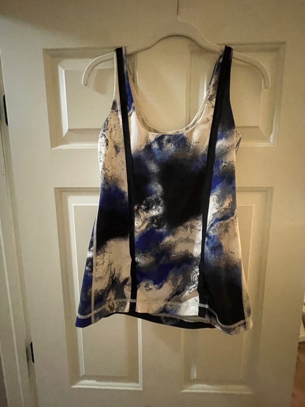 Lululemon tank top size 8 - Picture 2 of 4